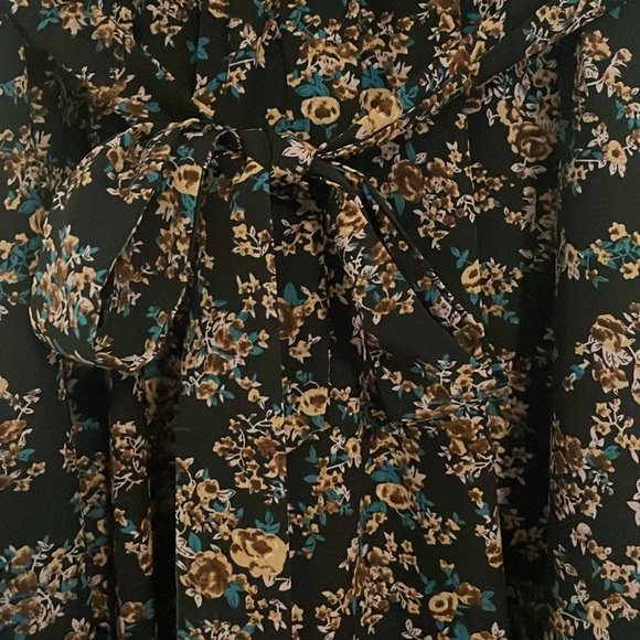 Classy Summer Dress! - Picture 2 of 3